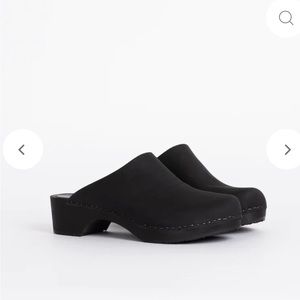 Bryr Gabe Monochrome Block Heel in Black